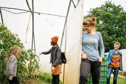 Gartenführung auf einem WIrGarten Betriebsgelaende